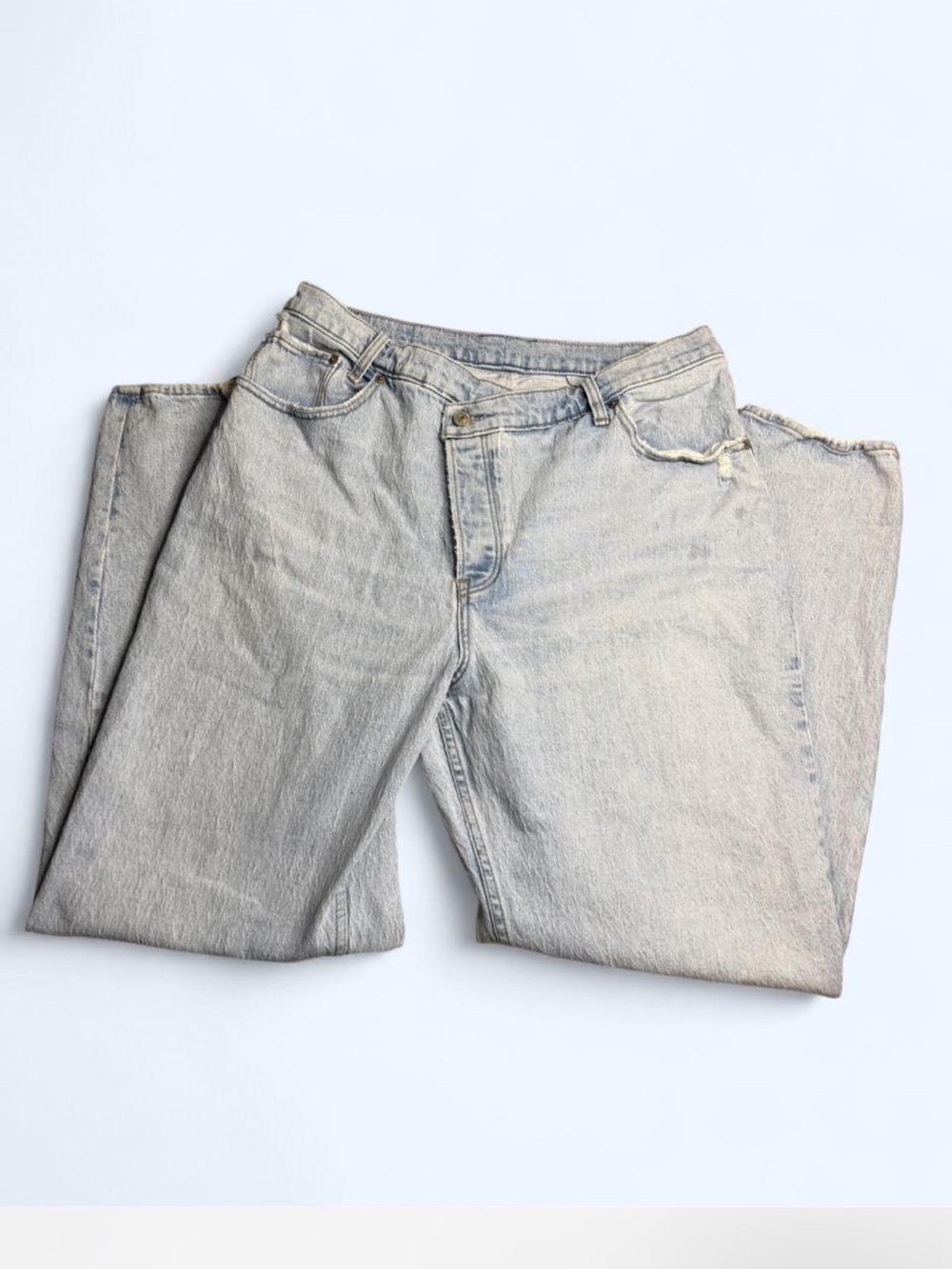 Woman’s Baggy Abercrombie & Fitch Light Wash Jeans